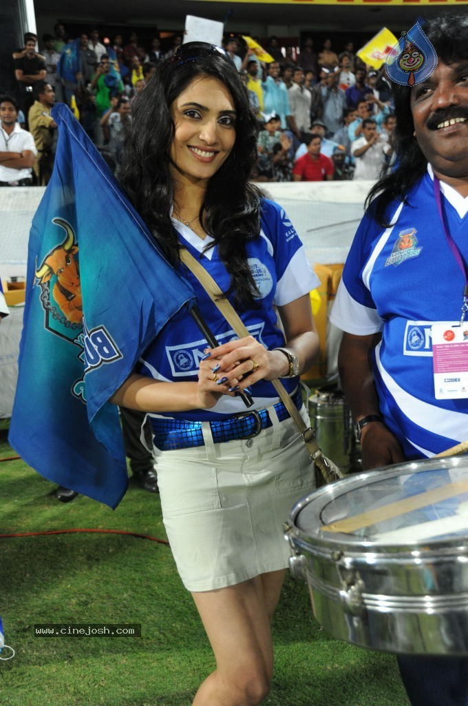 Chennai Rhinos vs Karnataka Bulldozers Final Match Cup Photos - 43 / 56 photos