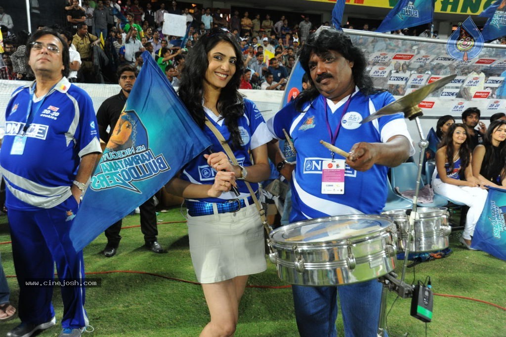 Chennai Rhinos vs Karnataka Bulldozers Final Match Cup Photos - 47 / 56 photos