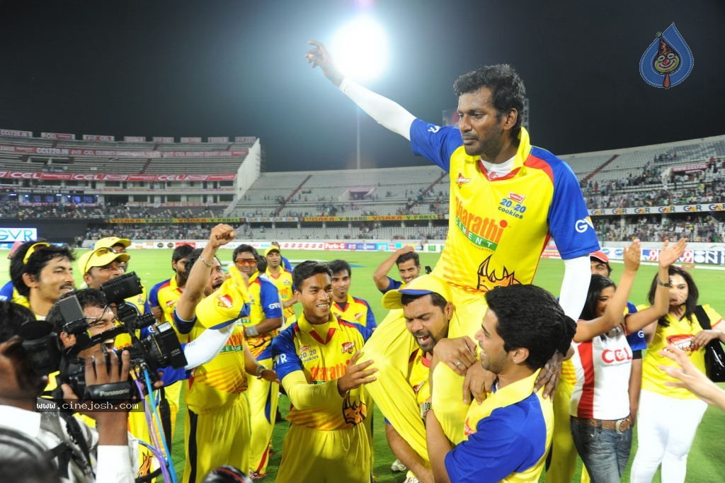 Chennai Rhinos vs Karnataka Bulldozers Final Match Cup Photos - 51 / 56 photos