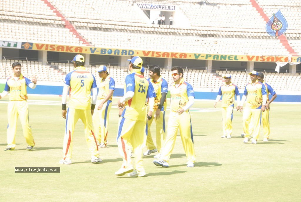 Chennai Rhinos Vs Kerala Strikers Match Photos 01 - 64 / 131 photos