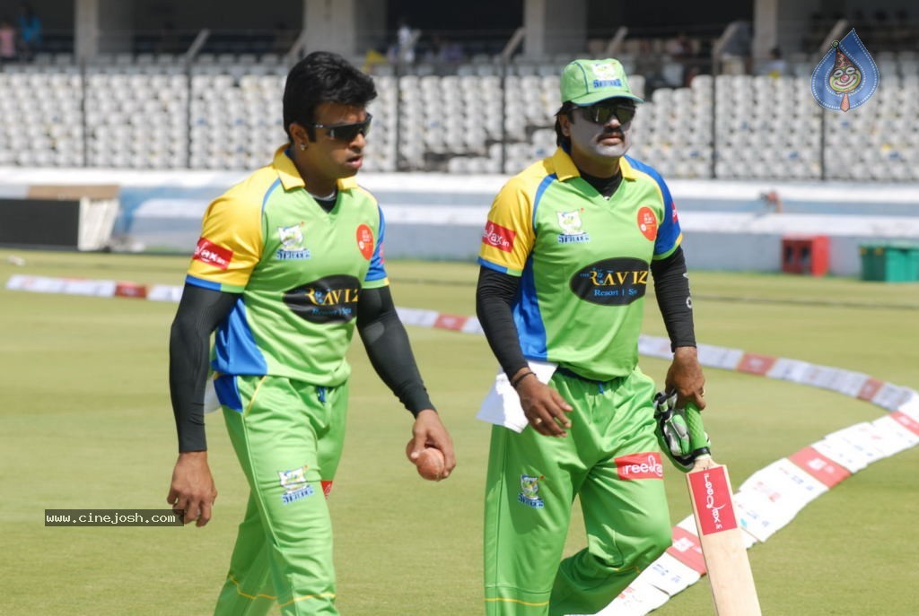 Chennai Rhinos Vs Kerala Strikers Match Photos 01 - 65 / 131 photos