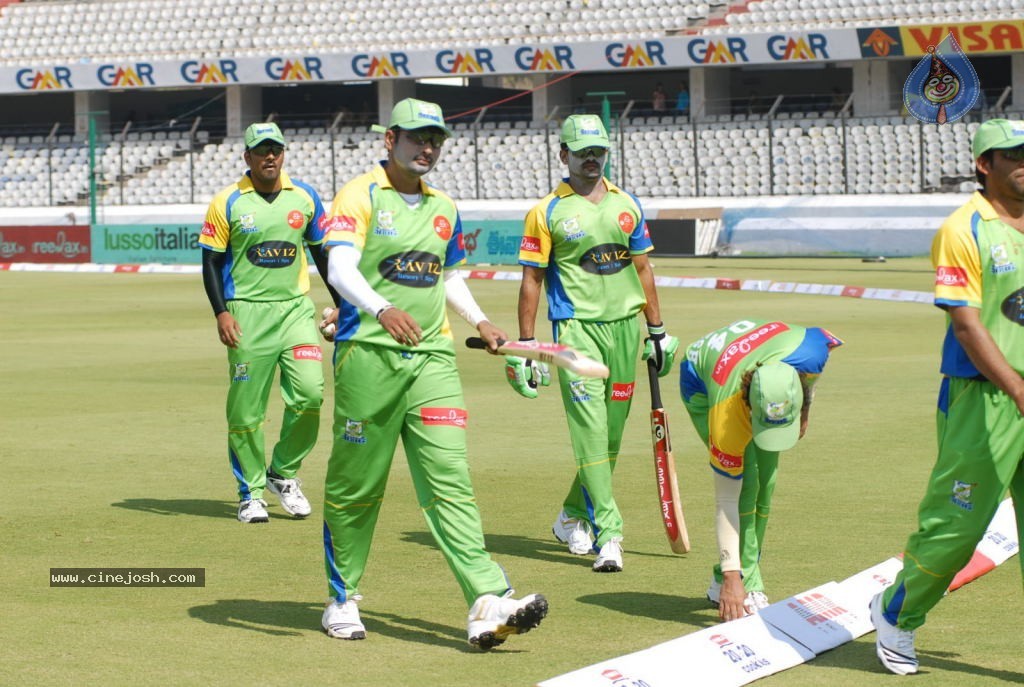 Chennai Rhinos Vs Kerala Strikers Match Photos 01 - 86 / 131 photos