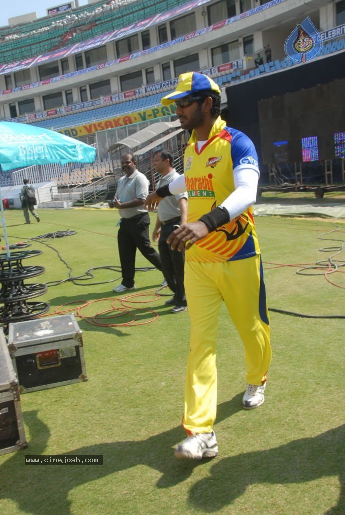 Chennai Rhinos Vs Kerala Strikers Match Photos 01 - 92 / 131 photos