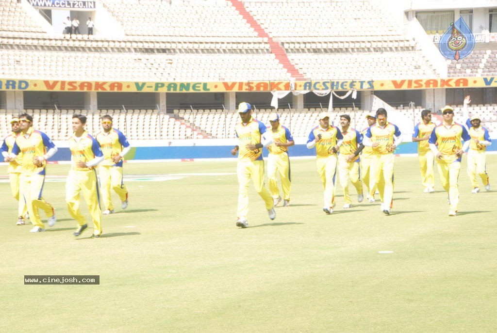 Chennai Rhinos Vs Kerala Strikers Match Photos 01 - 93 / 131 photos