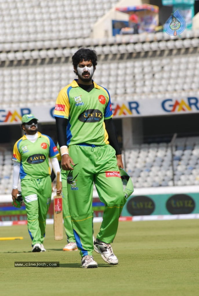 Chennai Rhinos Vs Kerala Strikers Match Photos 01 - 105 / 131 photos