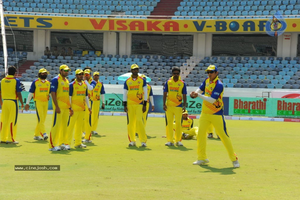 Chennai Rhinos Vs Kerala Strikers Match Photos 02 - 67 / 105 photos