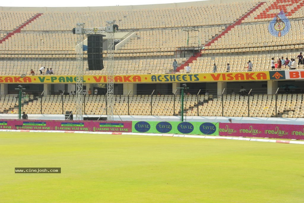 Chennai Rhinos Vs Kerala Strikers Match Photos 02 - 68 / 105 photos