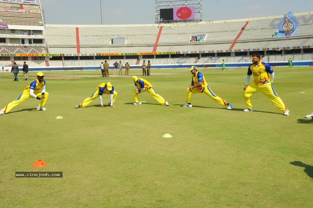 Chennai Rhinos Vs Kerala Strikers Match Photos 02 - 69 / 105 photos