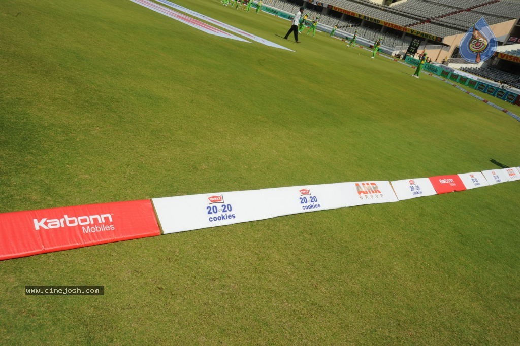 Chennai Rhinos Vs Kerala Strikers Match Photos 02 - 71 / 105 photos