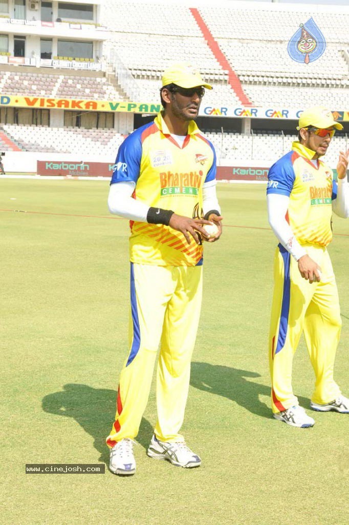 Chennai Rhinos Vs Kerala Strikers Match Photos 02 - 73 / 105 photos