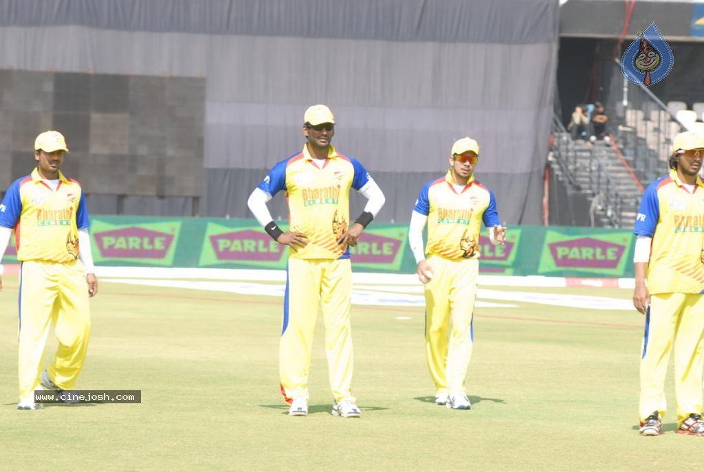 Chennai Rhinos Vs Kerala Strikers Match Photos 02 - 82 / 105 photos