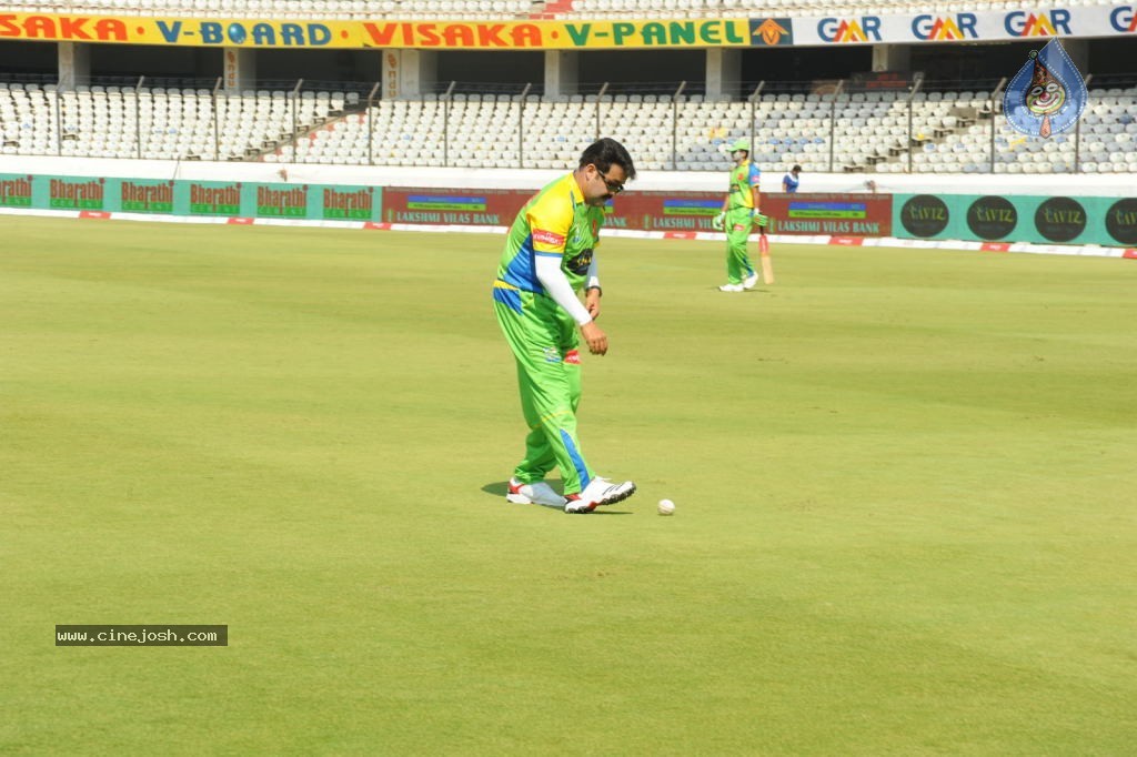 Chennai Rhinos Vs Kerala Strikers Match Photos 02 - 83 / 105 photos