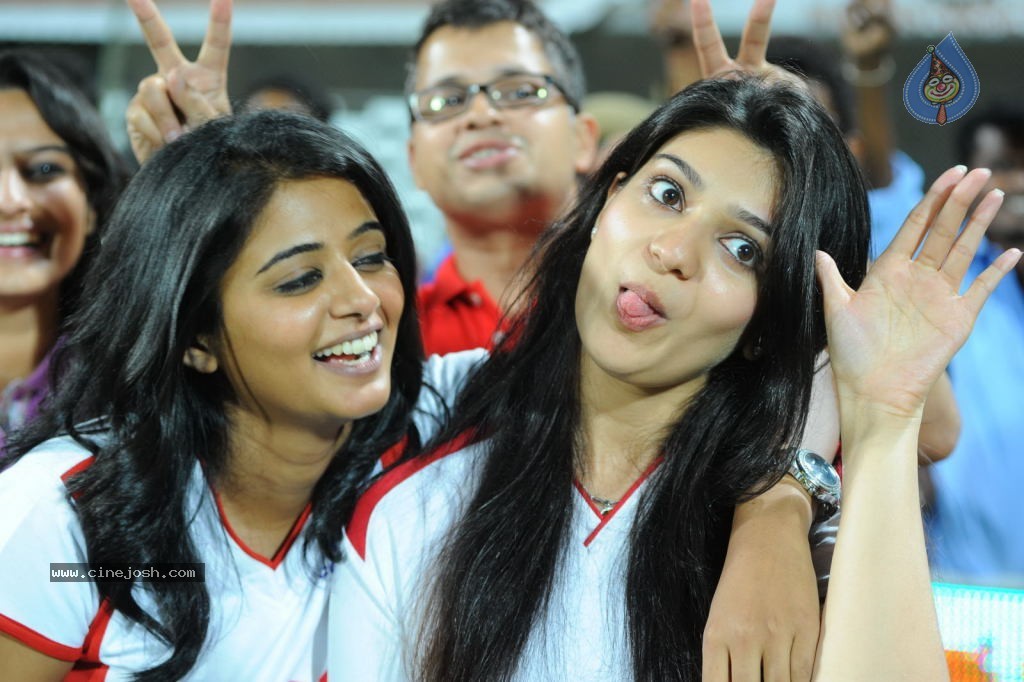 Telugu Warriors VS Chennai Rhinos Semi Final Match 01 - 45 / 72 photos