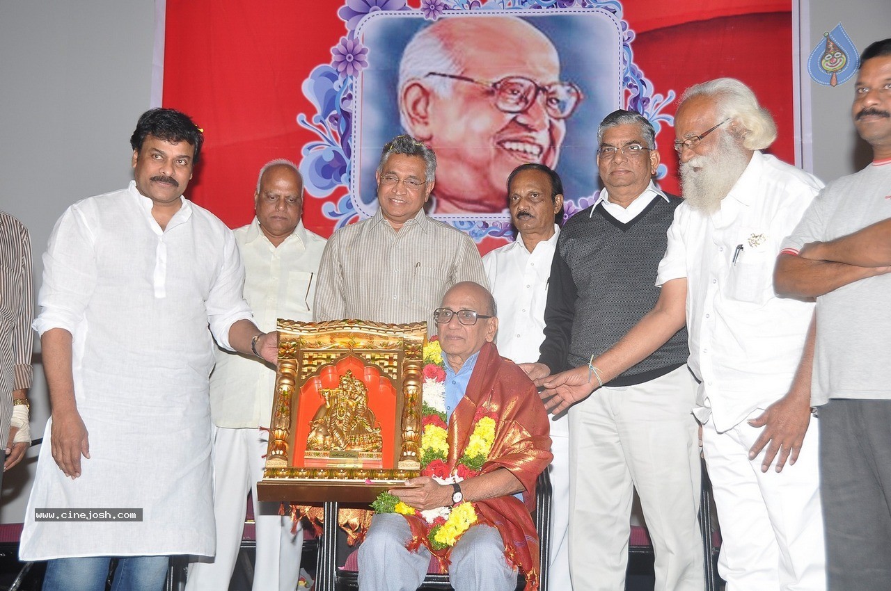 Chiranjeevi at Bapu's Film Festival 2014 - 90 / 304 photos