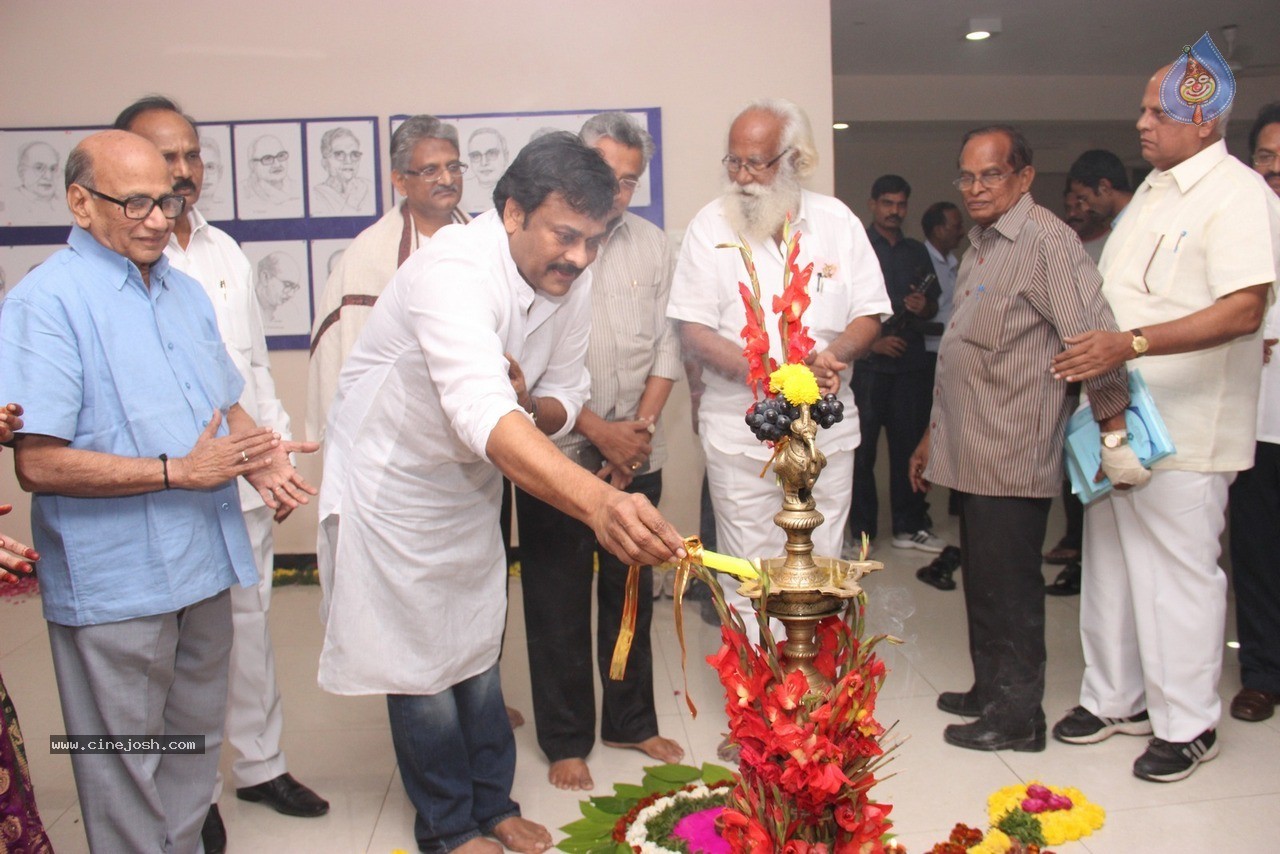 Chiranjeevi at Bapu's Film Festival 2014 - 121 / 304 photos