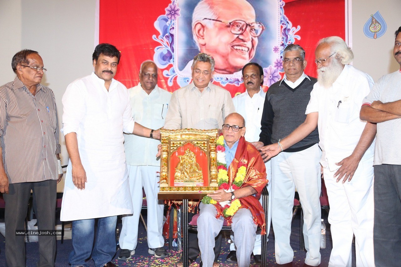 Chiranjeevi at Bapu's Film Festival 2014 - 222 / 304 photos