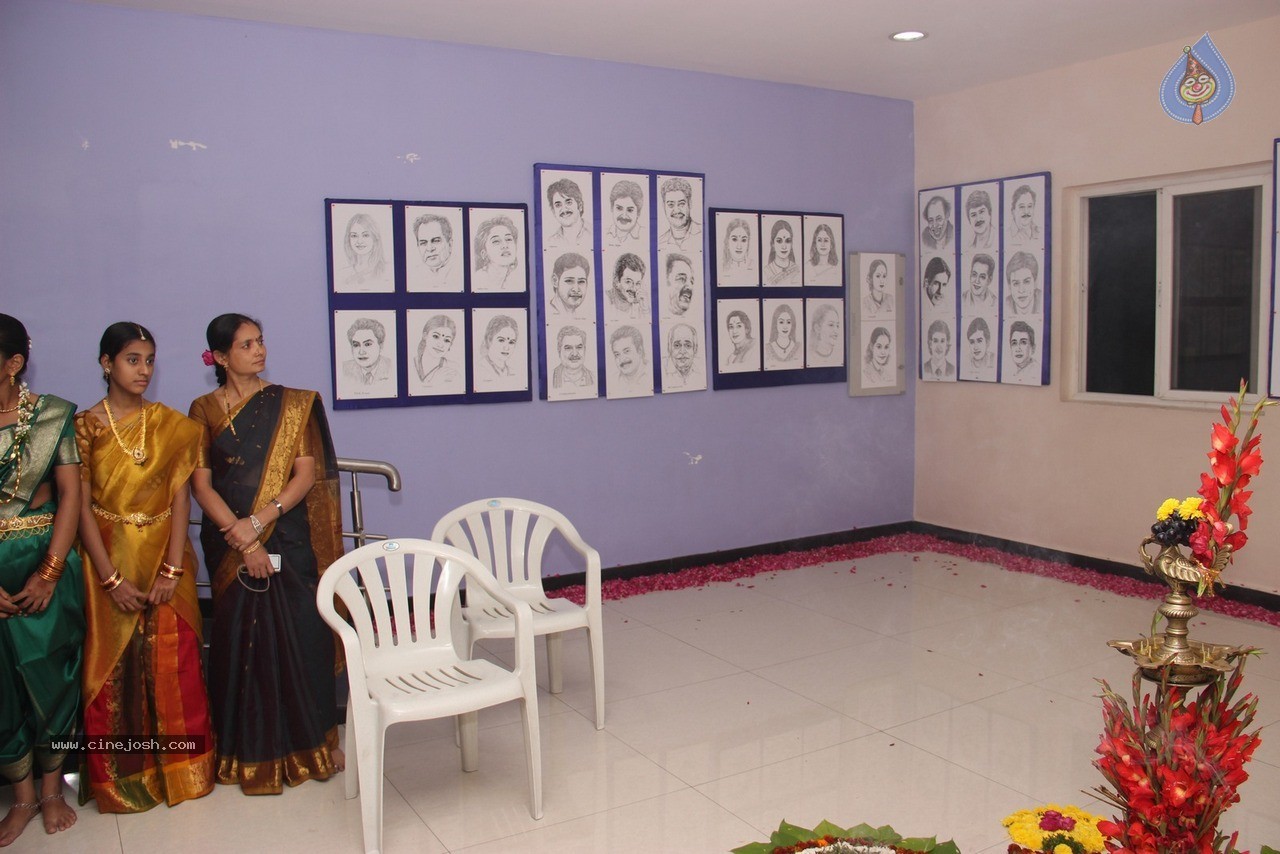 Chiranjeevi at Bapu's Film Festival 2014 - 244 / 304 photos