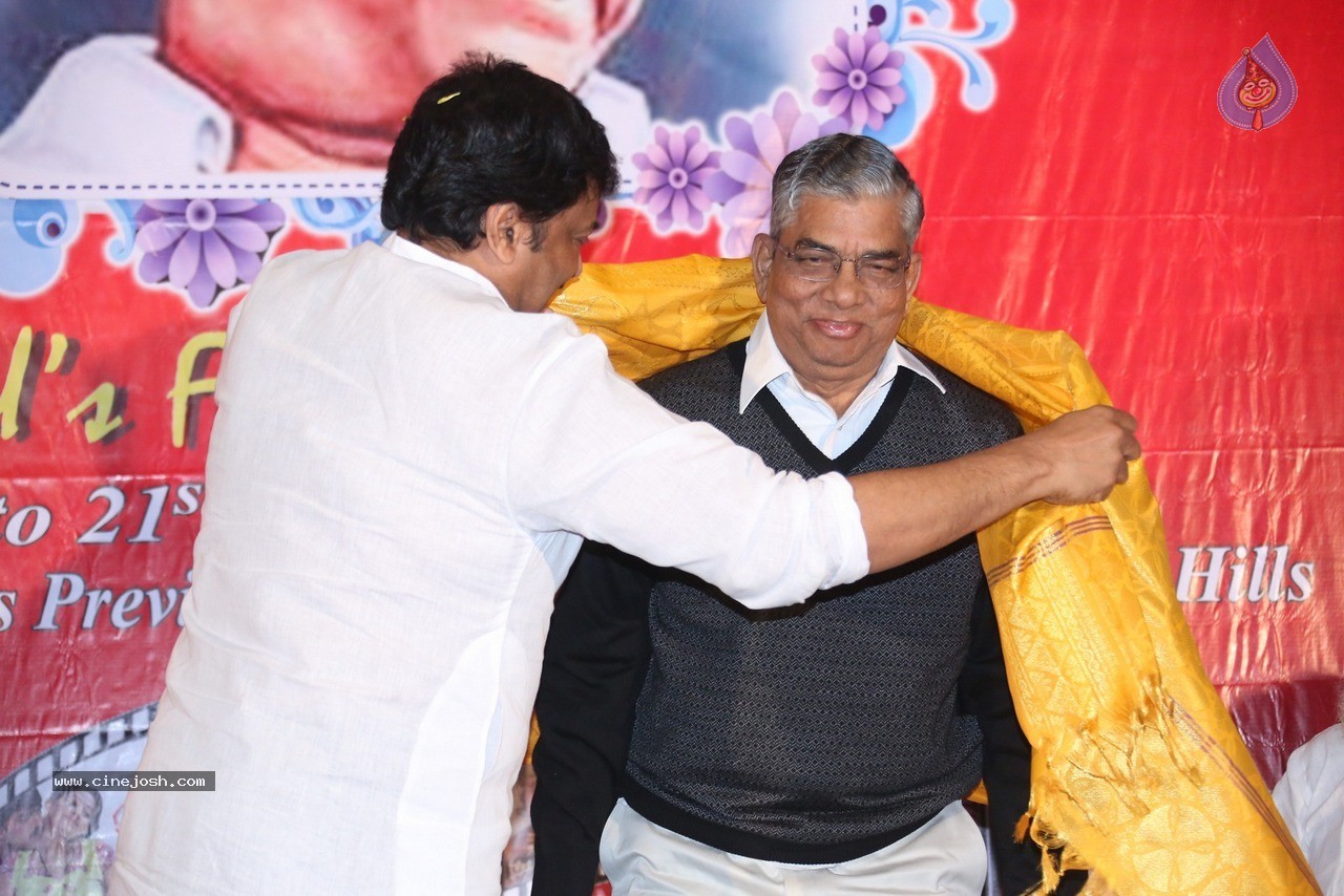 Chiranjeevi at Bapu's Film Festival 2014 - 275 / 304 photos
