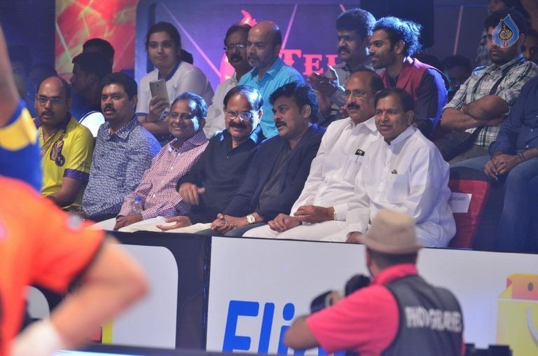 Chiru at PRO Kabaddi Match - 13 / 78 photos