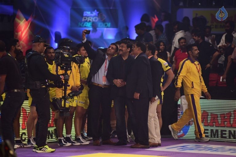 Chiru at PRO Kabaddi Match - 15 / 78 photos