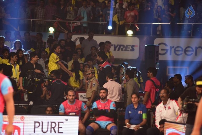 Chiru at PRO Kabaddi Match - 23 / 78 photos
