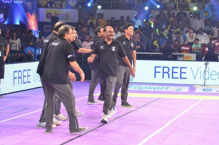 Chiru at PRO Kabaddi Match - 34 / 78 photos