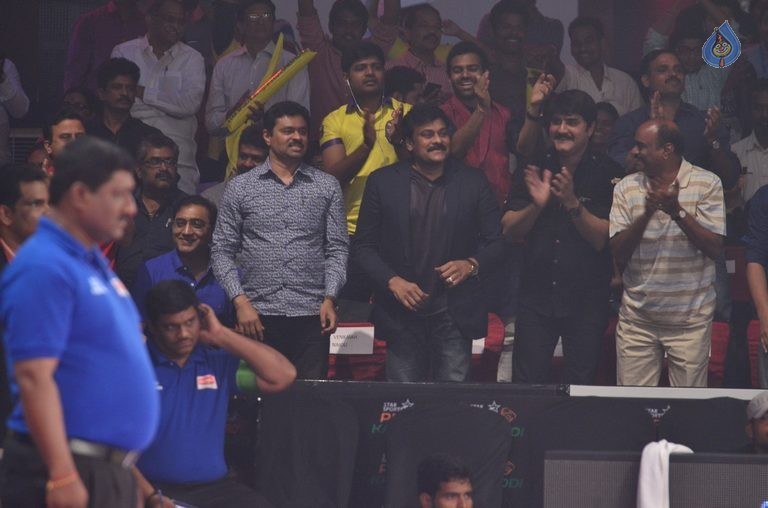 Chiru at PRO Kabaddi Match - 42 / 78 photos