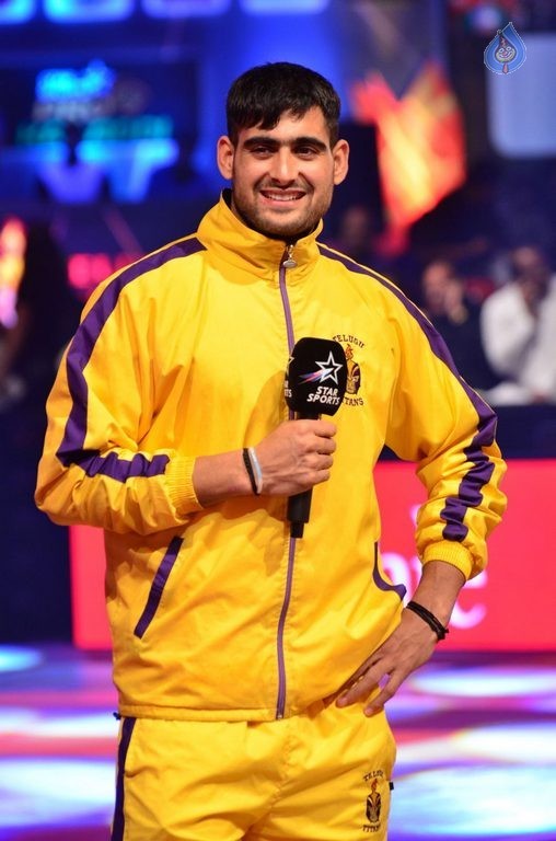 Chiru at PRO Kabaddi Match - 43 / 78 photos