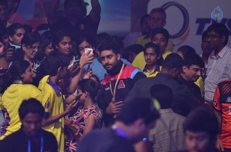 Chiru at PRO Kabaddi Match - 44 / 78 photos