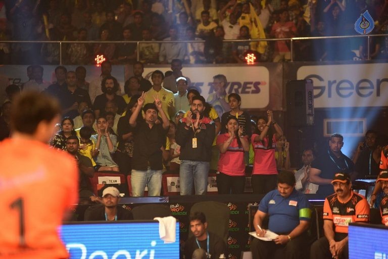 Chiru at PRO Kabaddi Match - 47 / 78 photos