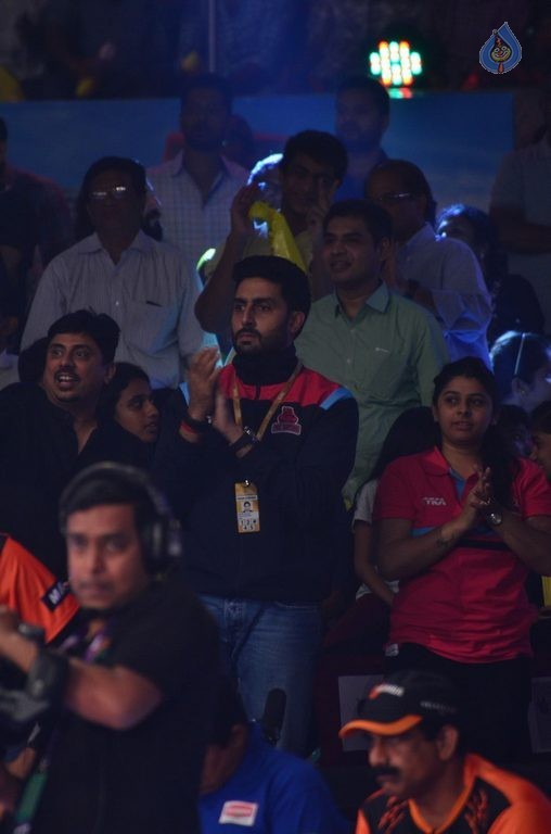 Chiru at PRO Kabaddi Match - 65 / 78 photos