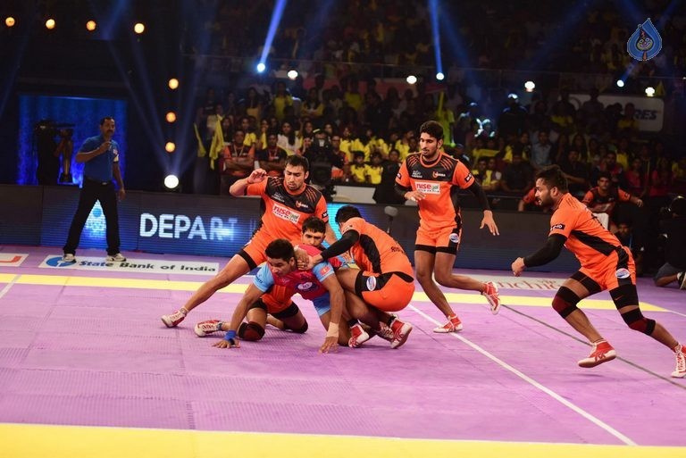 Chiru at PRO Kabaddi Match - 77 / 78 photos