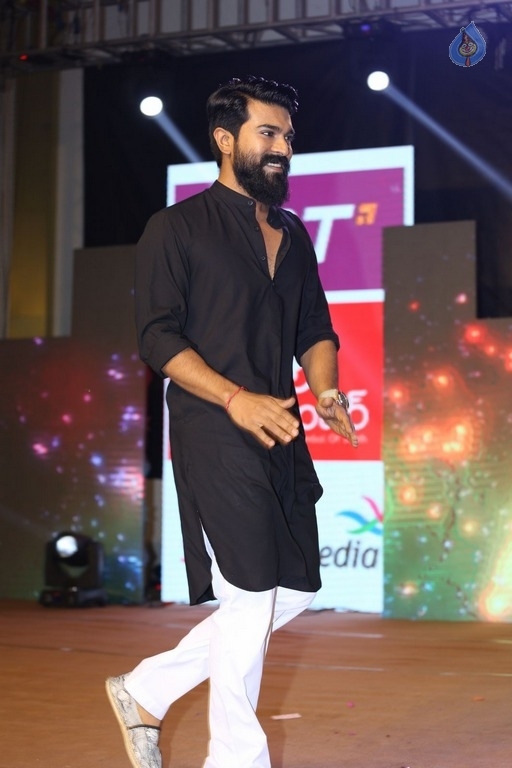 Chiranjeevi Birthday 2017 Celebrations Photos - 33 / 46 photos