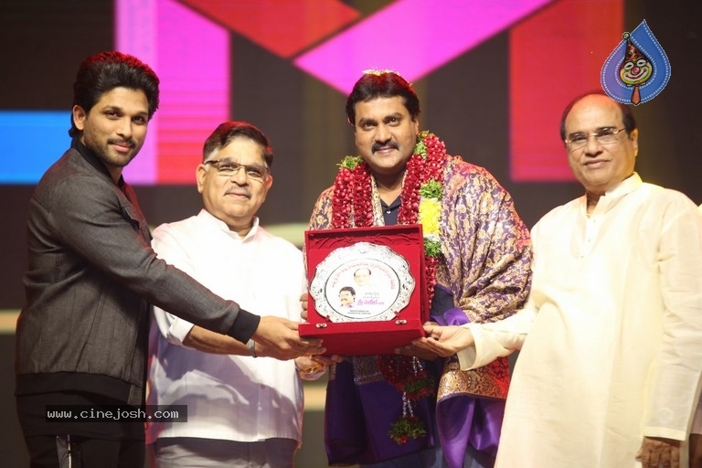 Chiranjeevi Birthday Celebrations at Shilpakala Vedika 02 - 23 / 54 photos
