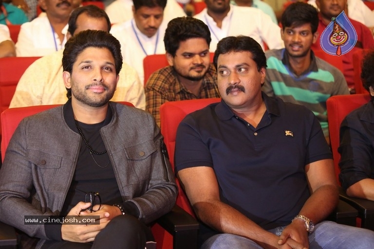 Chiranjeevi Birthday Celebrations at Shilpakala Vedika 02 - 30 / 54 photos