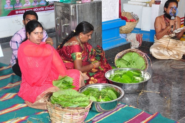 Chiranjeevi Family at Film Nagar Hanuman Temple - 24 / 42 photos