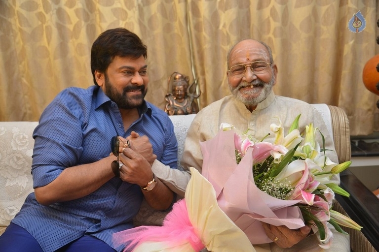 Chiranjeevi Meets K Viswanath - 3 / 18 photos