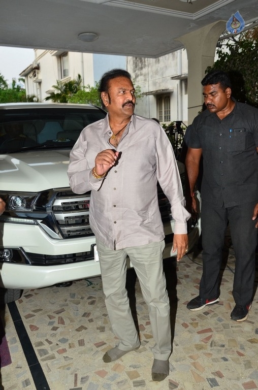Chiranjeevi, Mohan Babu and Allu Aravind Meets Dasari Narayana Rao - 9 / 73 photos