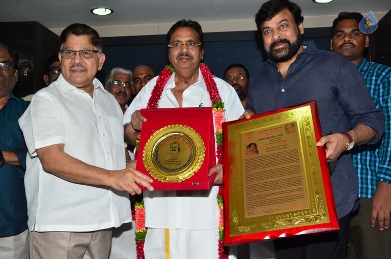 Chiranjeevi, Mohan Babu and Allu Aravind Meets Dasari Narayana Rao - 14 / 73 photos