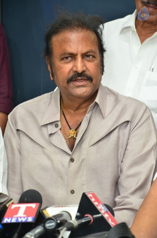 Chiranjeevi, Mohan Babu and Allu Aravind Meets Dasari Narayana Rao - 18 / 73 photos