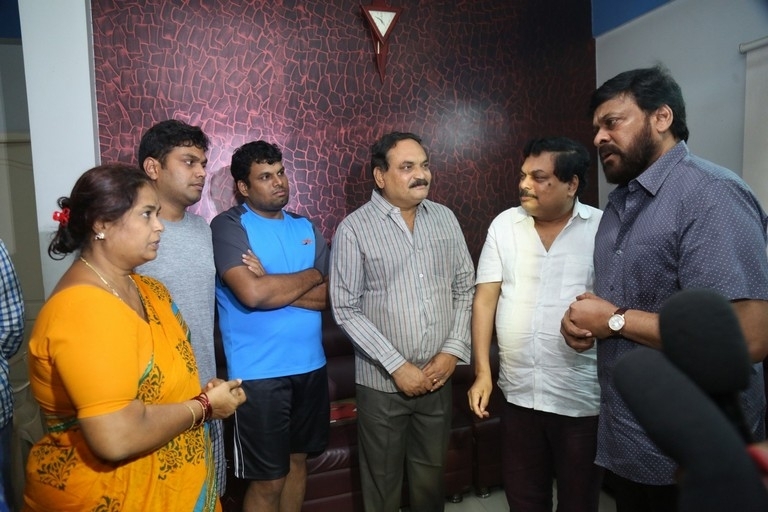 Chiranjeevi Pays Tribute To B Jaya - 7 / 21 photos