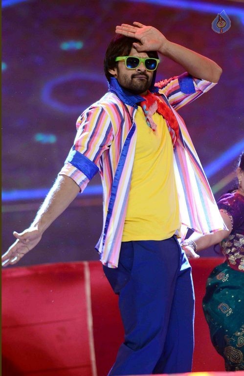 CineMAA awards 2015 Red Carpet - 78 / 89 photos