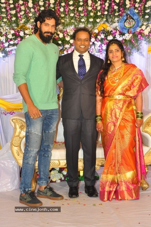 Comedian Harish Wedding Reception Photos - 7 / 29 photos