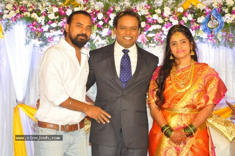 Comedian Harish Wedding Reception Photos - 11 / 29 photos