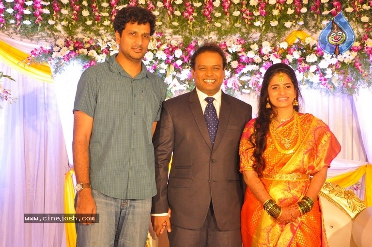 Comedian Harish Wedding Reception Photos - 16 / 29 photos