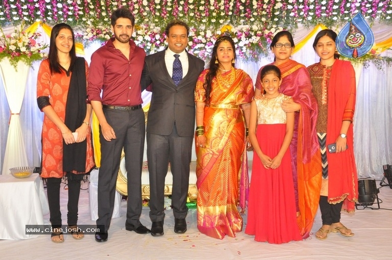 Comedian Harish Wedding Reception Photos - 20 / 29 photos