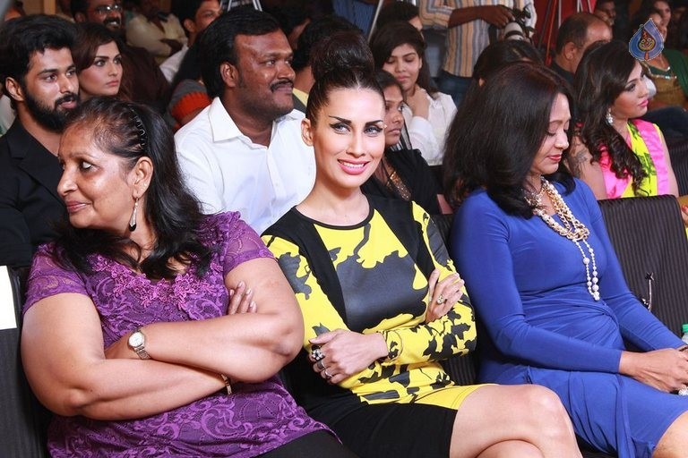 Cosmo Glitz Beauty Awards 2015 - 2 / 36 photos