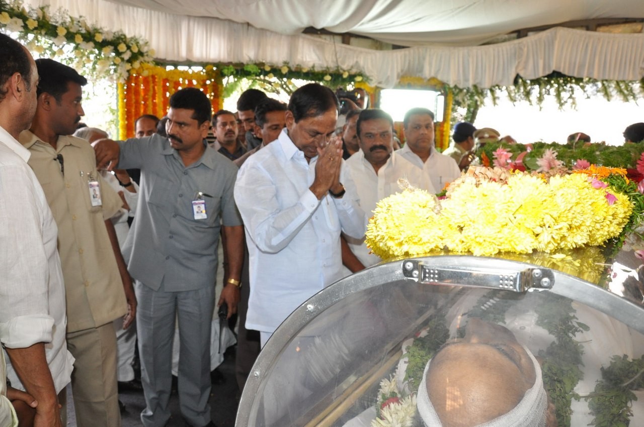 D Ramanaidu Anthima Yatra 01 - 7 / 171 photos