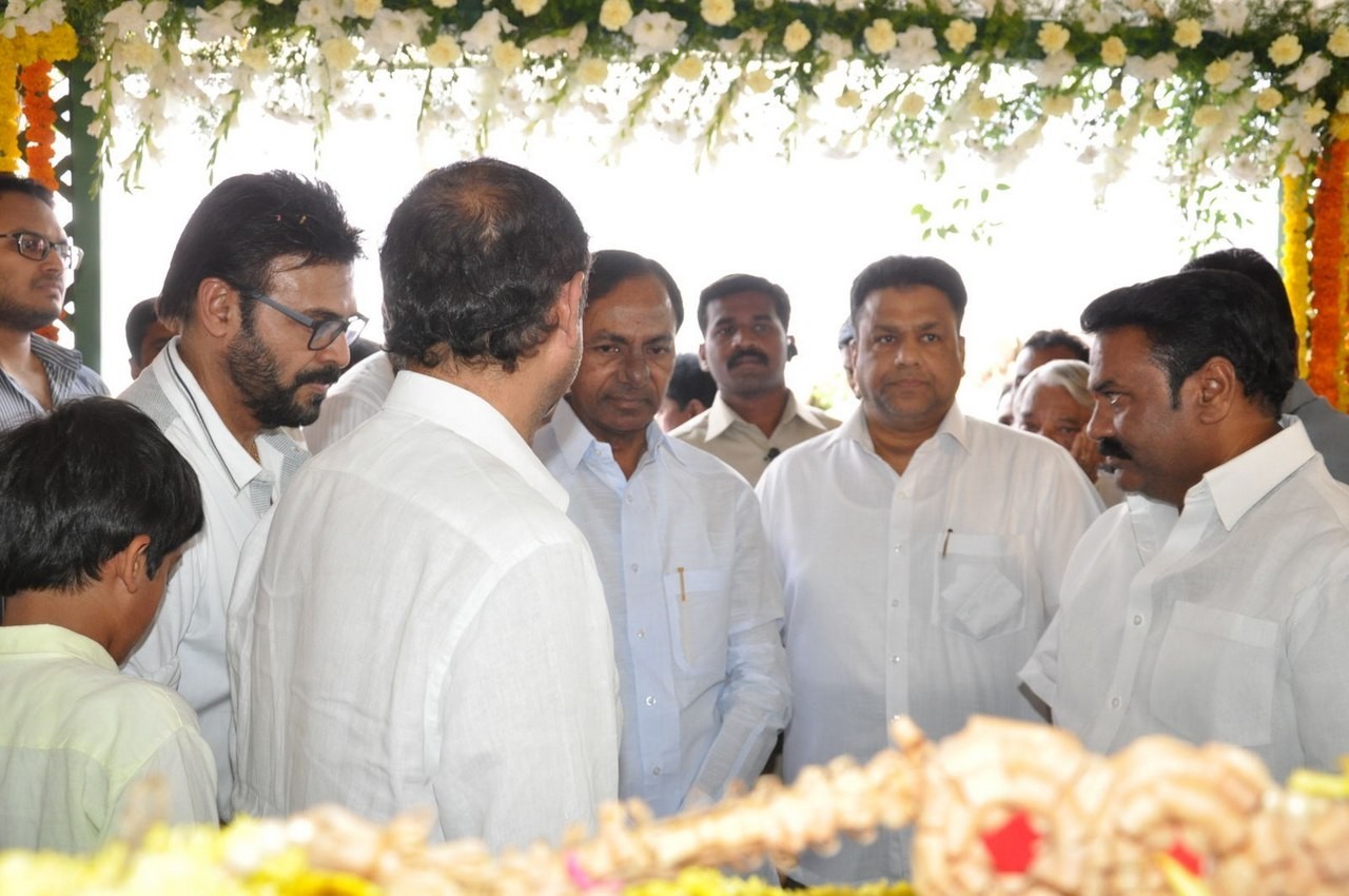 D Ramanaidu Anthima Yatra 01 - 36 / 171 photos