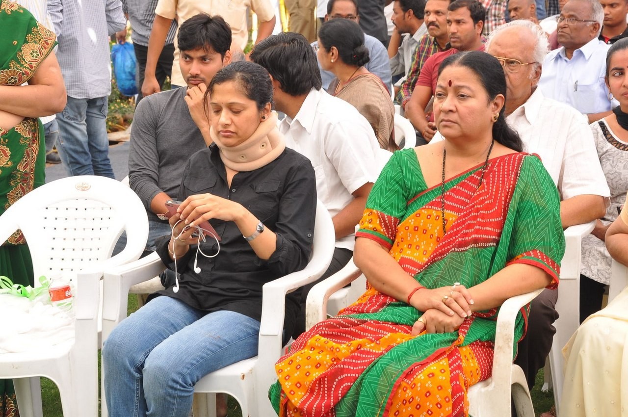 D Ramanaidu Anthima Yatra 01 - 44 / 171 photos